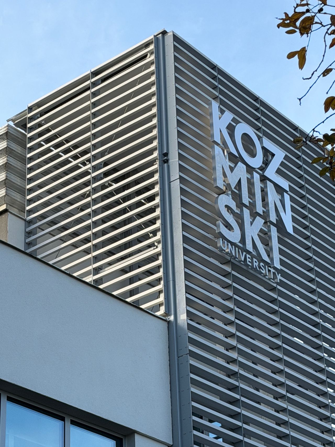 Fasada Akademii Leona Kozminskiego