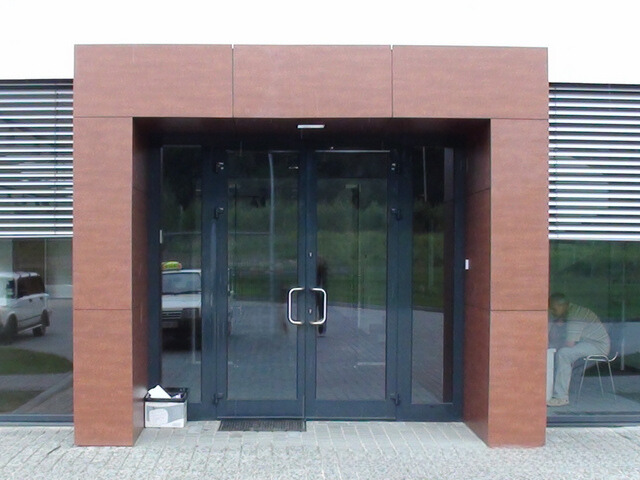 Grupa wejść do centrów handlowych Blum